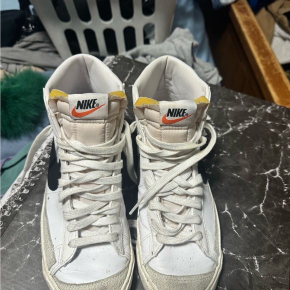 Nike shoes size 8 1/2 - Picture 1 of 8